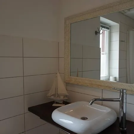 Vakantiehuis Schoenes In Mit Terrasse Und Grill Zierow