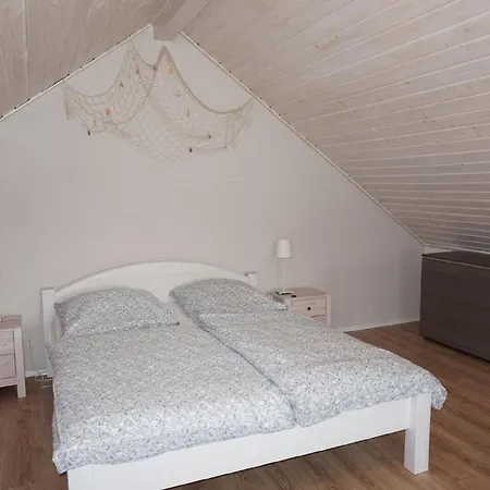 Vakantiehuis Schoenes In Mit Terrasse Und Grill